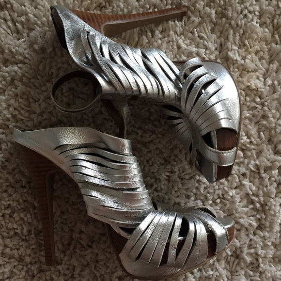 N.Y.L.A Platform Sandals Caged Heels, Silver, 7.5 - Picture 6 of 6